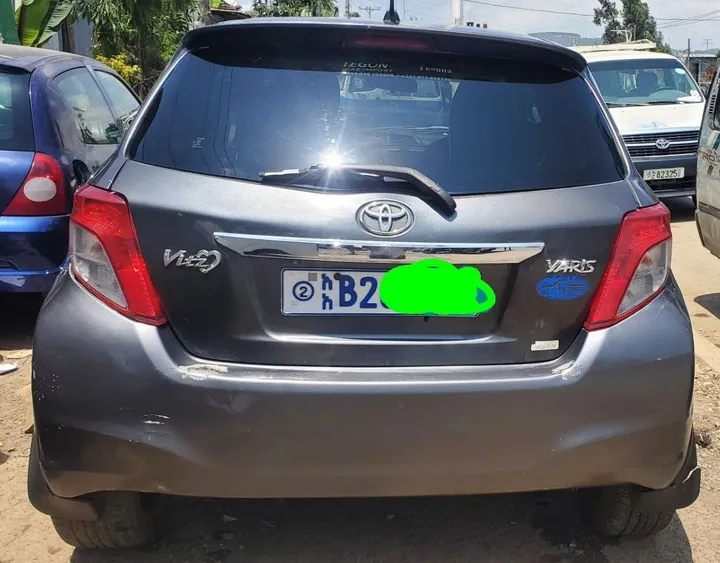 Toyota Yaris 2012 – photo 3