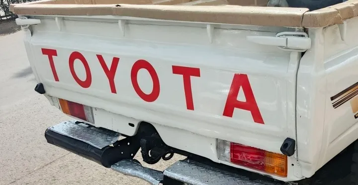 Toyota Land Cruiser Pickup 2015 – photo 6
