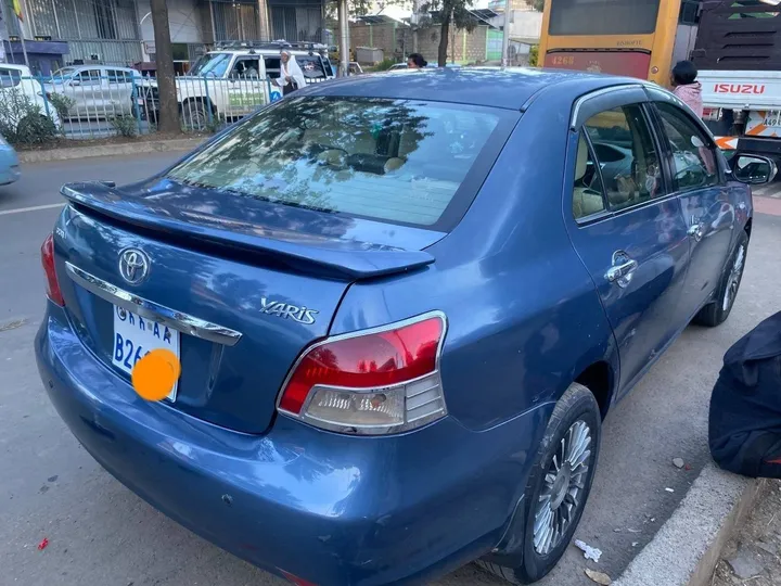 Toyota Yaris Sedan 2010 – photo 3