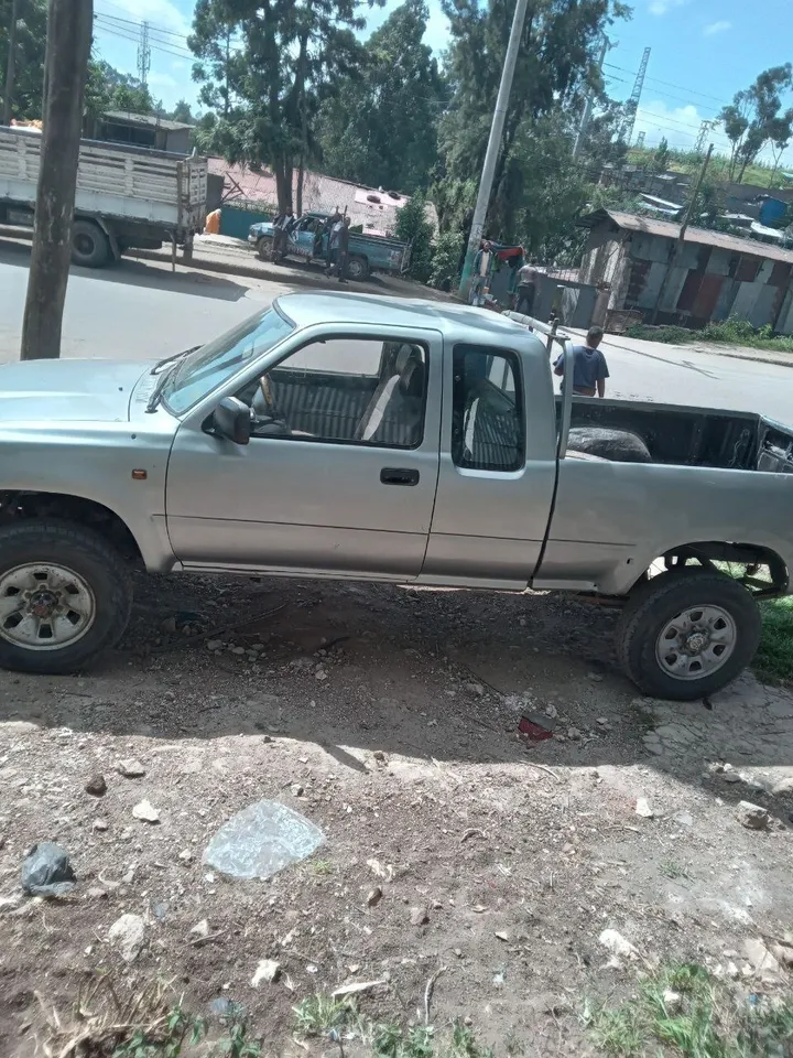 Toyota Hilux 1996 Manual – photo 4