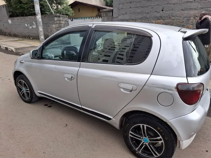Toyota Vitz 2001 Model – photo 4