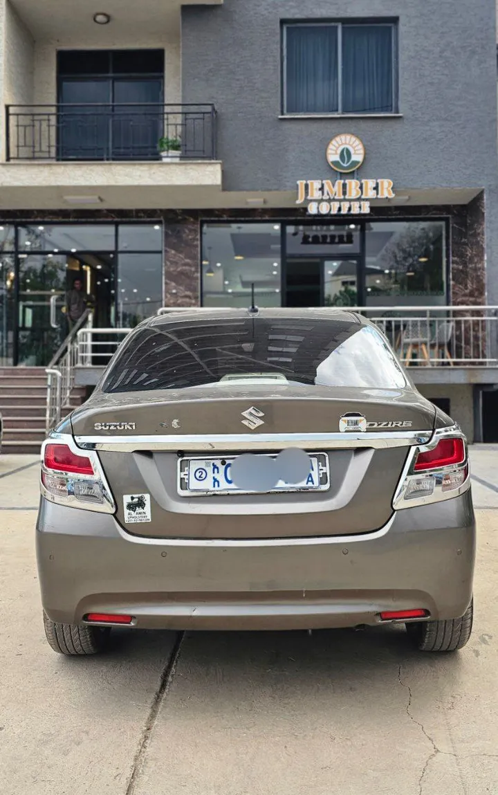 Suzuki Dzire 2022 Automatic – photo 4