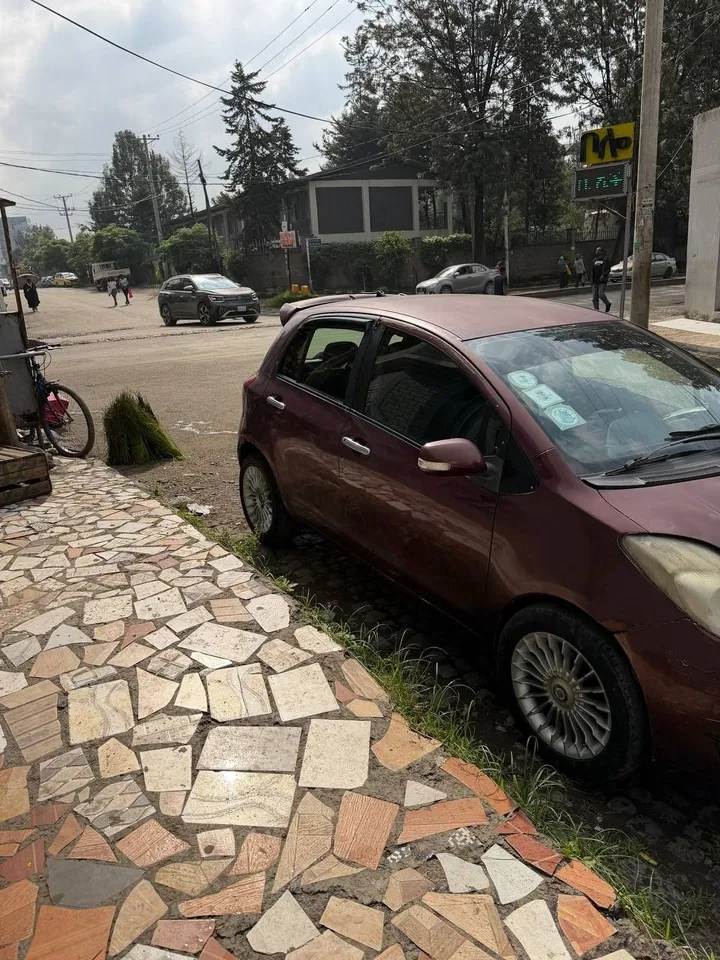 Toyota Yaris Compact 2010 – photo 6