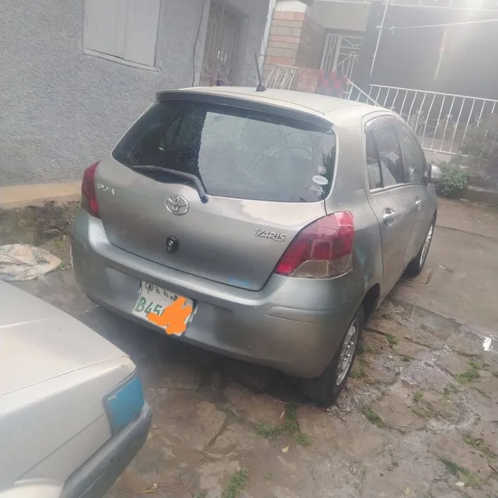 Toyota Yaris Compact 2010 – photo 4