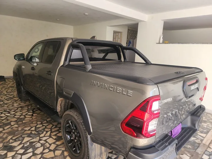 Toyota Hilux Invincible 2023 – photo 3