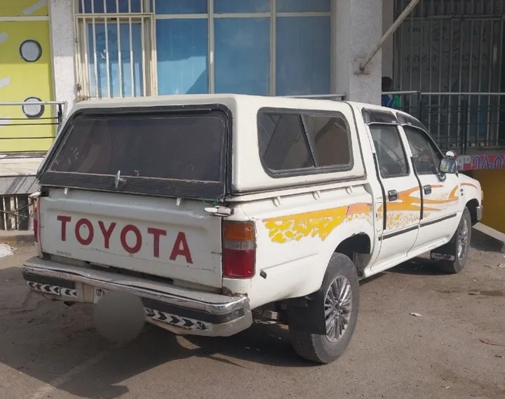 1990 Toyota Hilux Pickup – photo 4