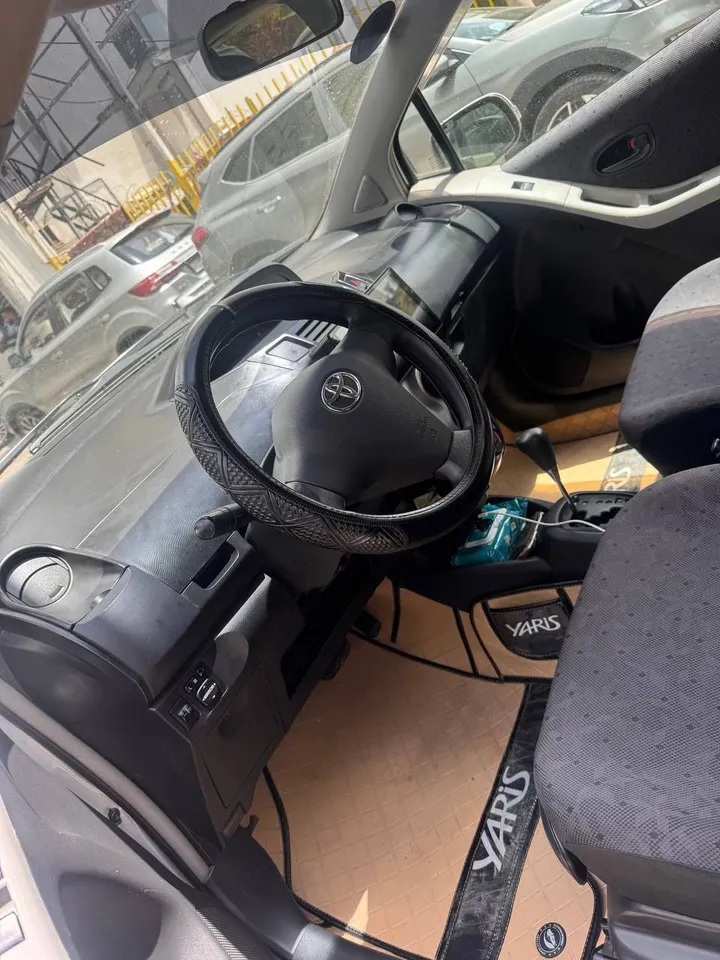 Toyota Yaris Compact 2008 – photo 5