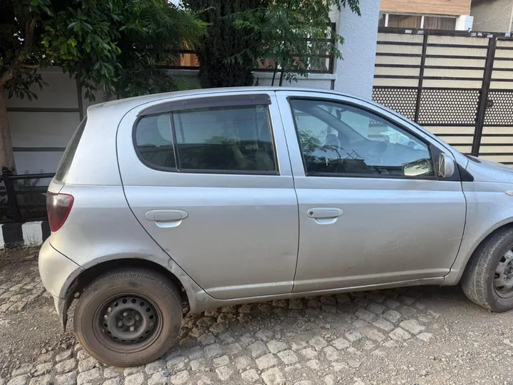 Toyota Hatchback 2001 Model – photo 6