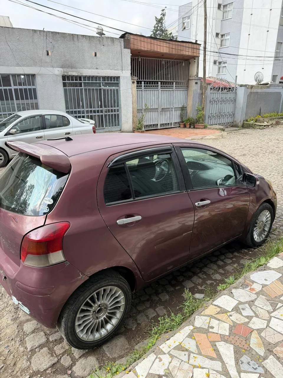Toyota Yaris Compact 2010 Automatic – photo 3