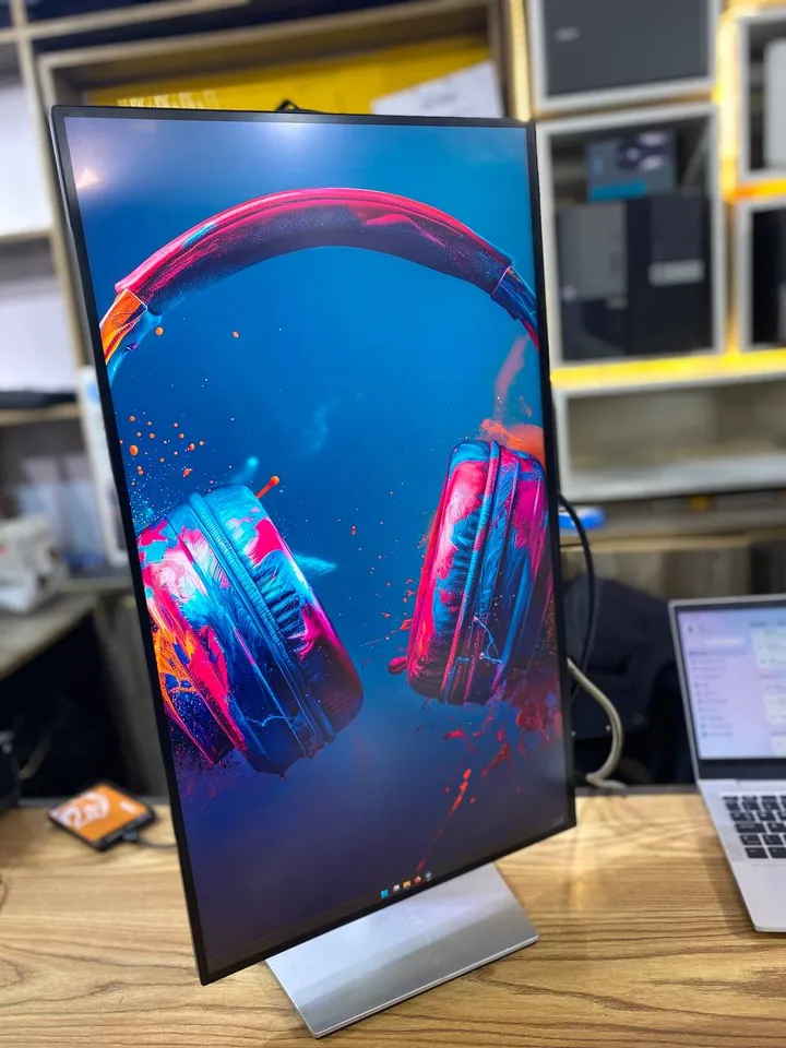 Dell U2723QE 27-inch 4K Monitor – photo 3