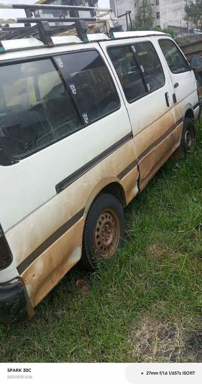 2004 Toyota Hiace Manual Van – photo 8