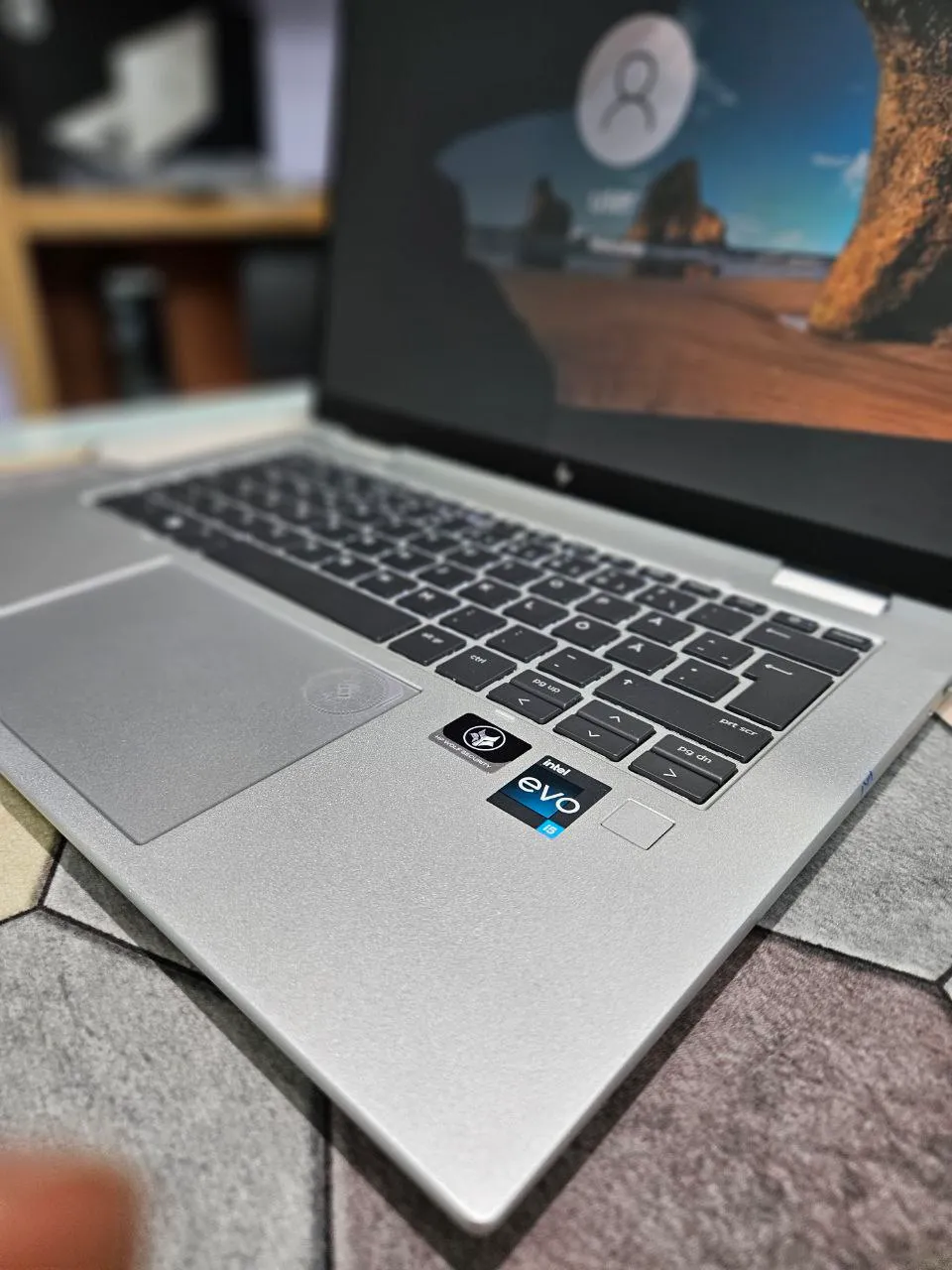 HP EliteBook 1040 G9 2-in-1 – photo 3