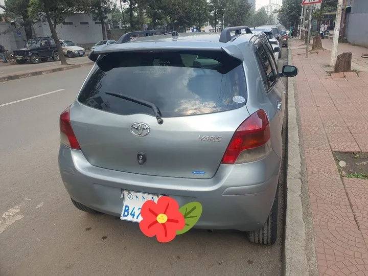 2010 Toyota Yaris Compact Automatic – photo 3