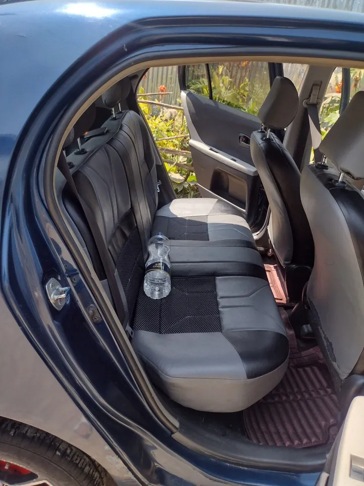 Toyota Compact 2005 Automatic – photo 3