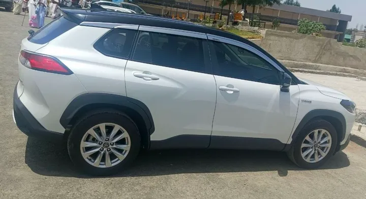 Toyota Corolla Cross Hybrid 2024 – photo 4