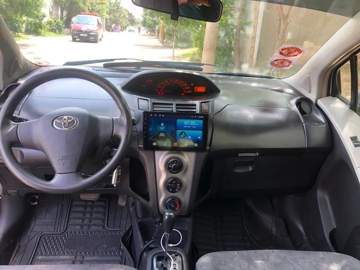 Toyota Yaris Compact 2010 – photo 3