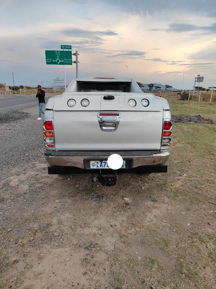 Toyota Hilux 2009 Manual Pickup – photo 5