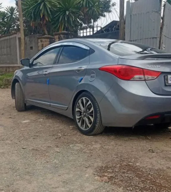 Hyundai Avante 2012 Automatic – photo 5