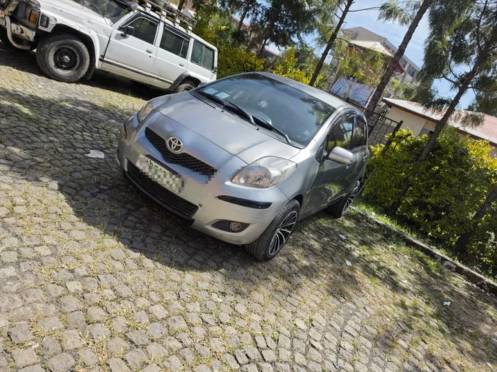 Toyota Yaris Compact 2010 – photo 4