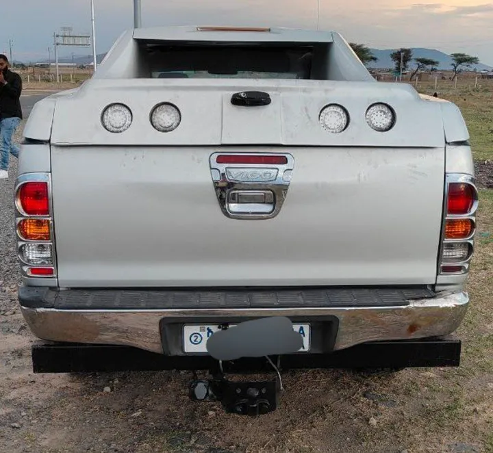 Toyota Hilux 2010 King Cab 4WD – photo 3