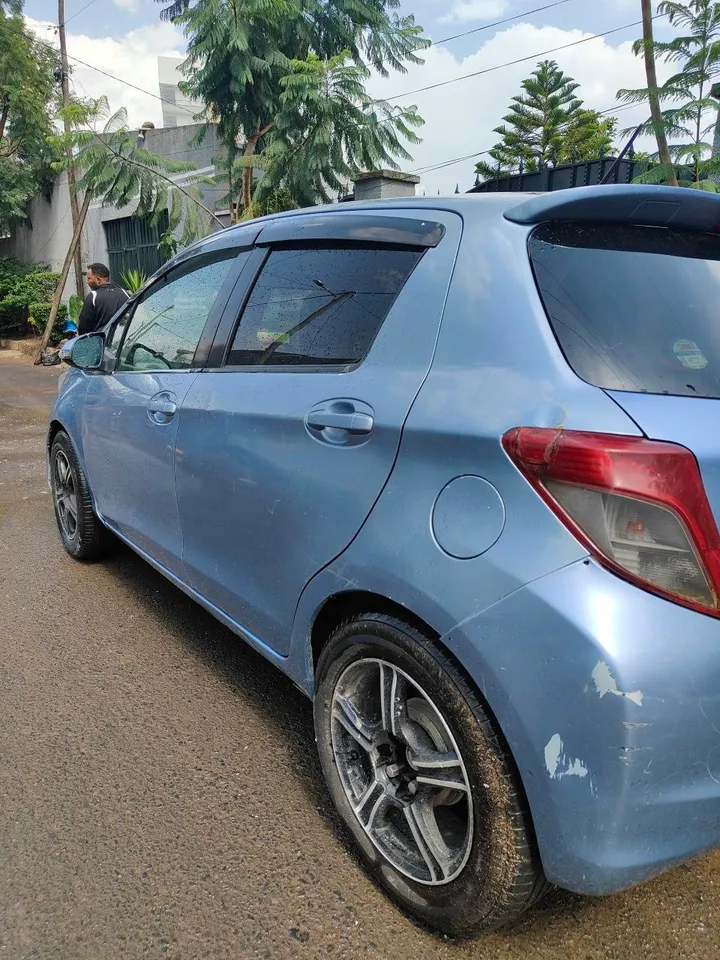 Toyota Yaris Compact 2012 – photo 7