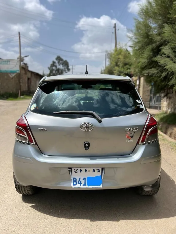 Toyota Yaris Compact 2010 – photo 6