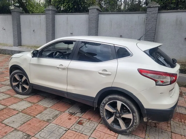 Clean 2016 Nissan Qashqai – photo 3