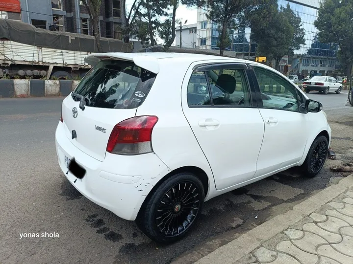 2010 Toyota Hatchback Automatic – photo 4
