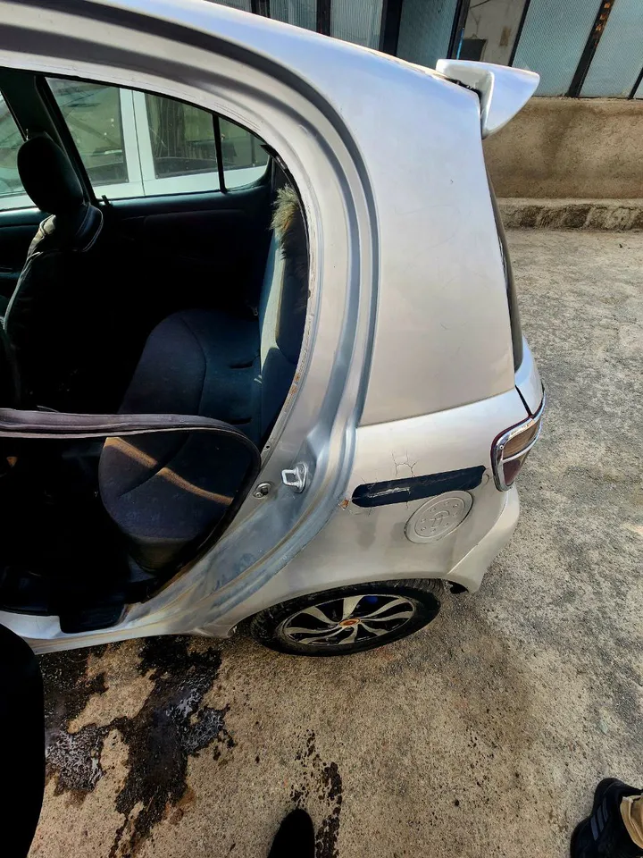 Toyota Vitz 2001 Automatic – photo 3