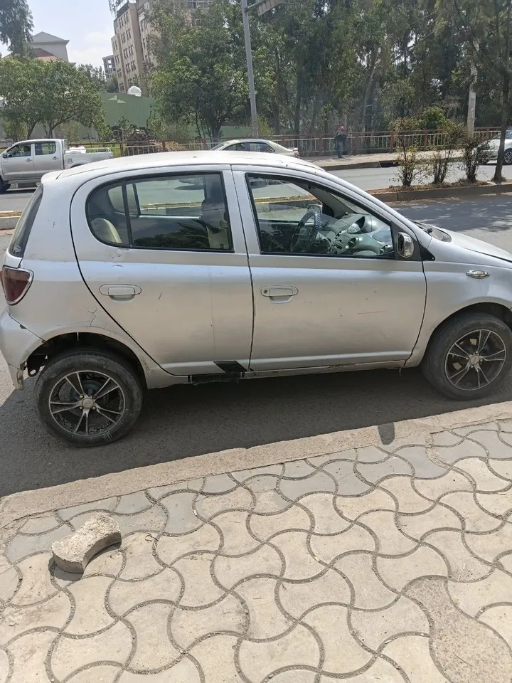 Toyota Vitz 2001 Automatic – photo 3