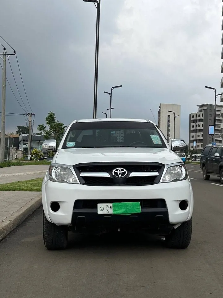 Toyota Hilux Double Cab – photo 4