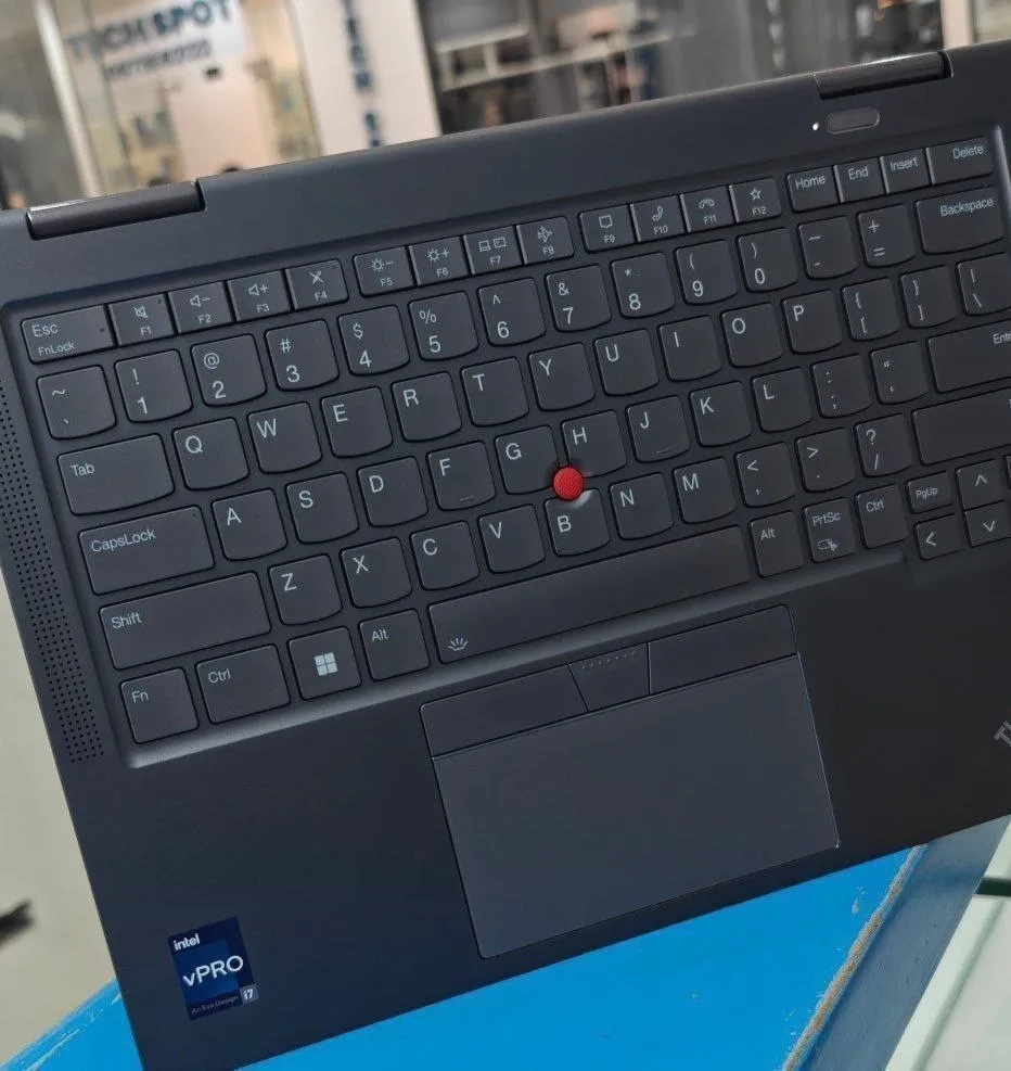 Lenovo X1 Yoga i7 32GB Laptop – photo 4