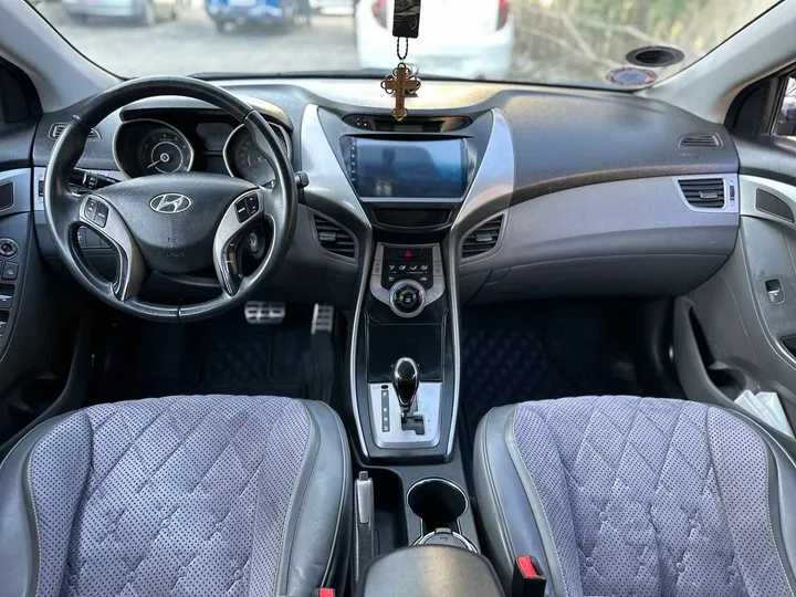 Hyundai Elantra 2012 1.6L Automatic – photo 5