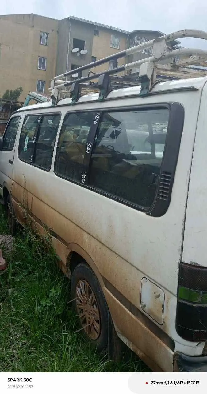 2004 Toyota Hiace Manual Van – photo 5