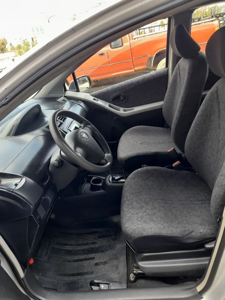 Toyota Yaris Compact 2009 Automatic – photo 5