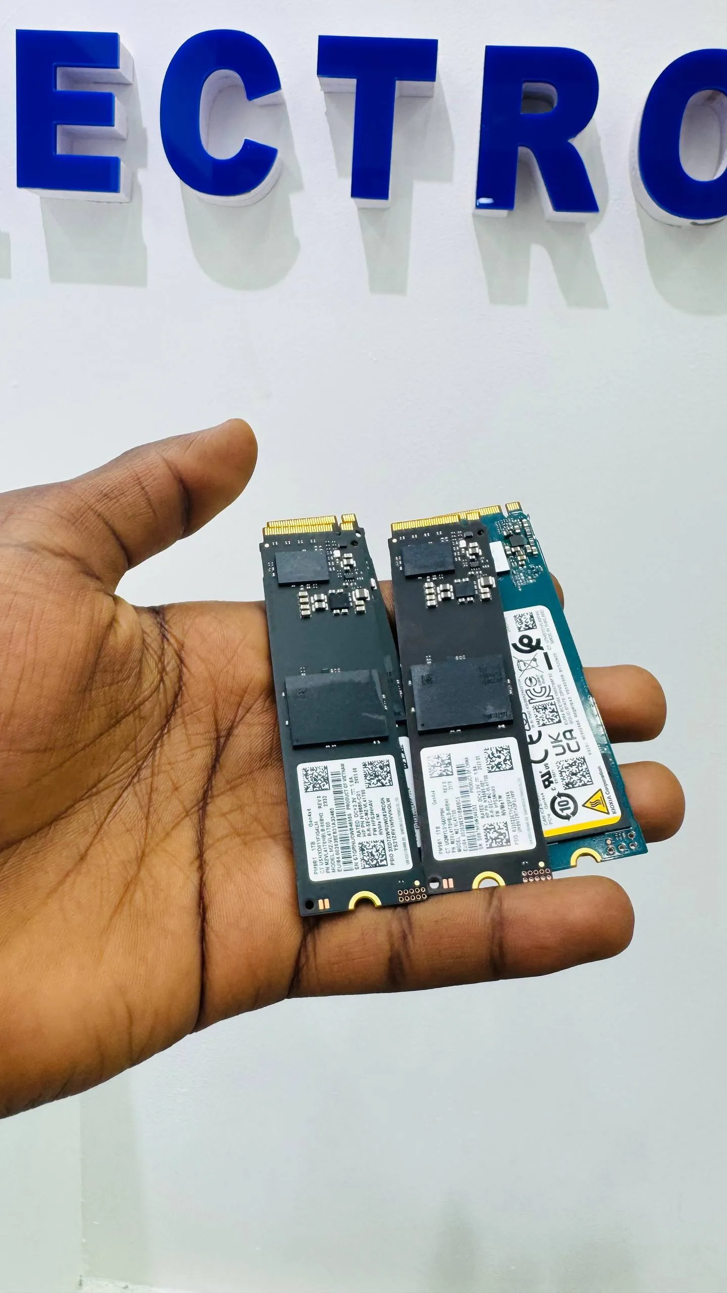 SAMSUNG PM9B1 1TB NVMe SSD – photo 4