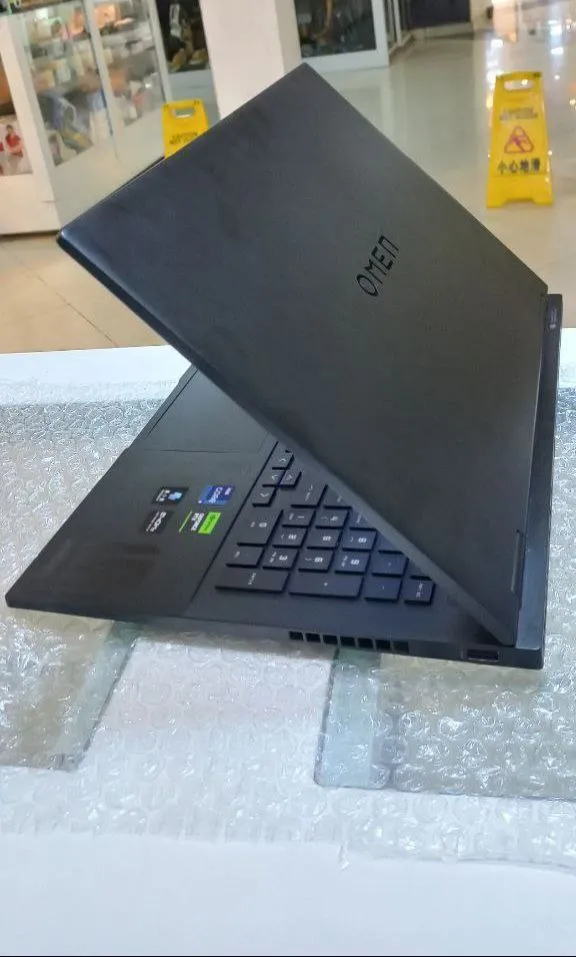 HP Omen i9 RTX 4060 Gaming Laptop – photo 4