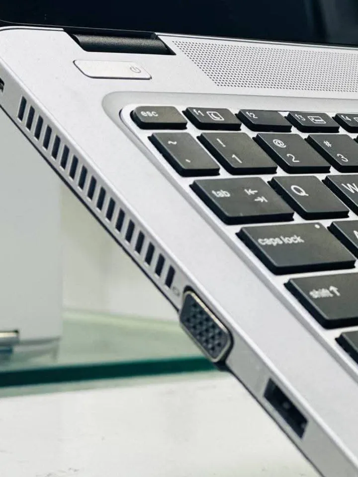 HP EliteBook 820 G3 Laptop – photo 3