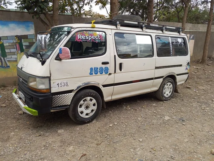 Toyota Hiace 5L 2004 Manual – photo 3