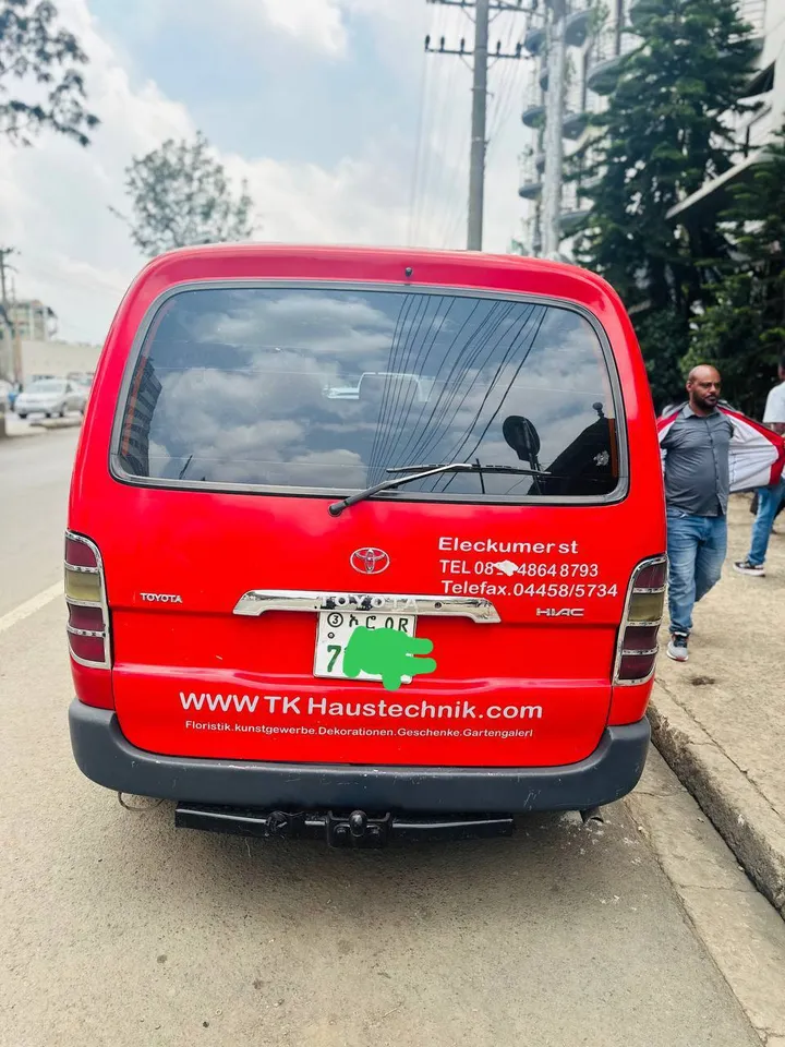 Toyota Hiace Half Van 2006 – photo 4