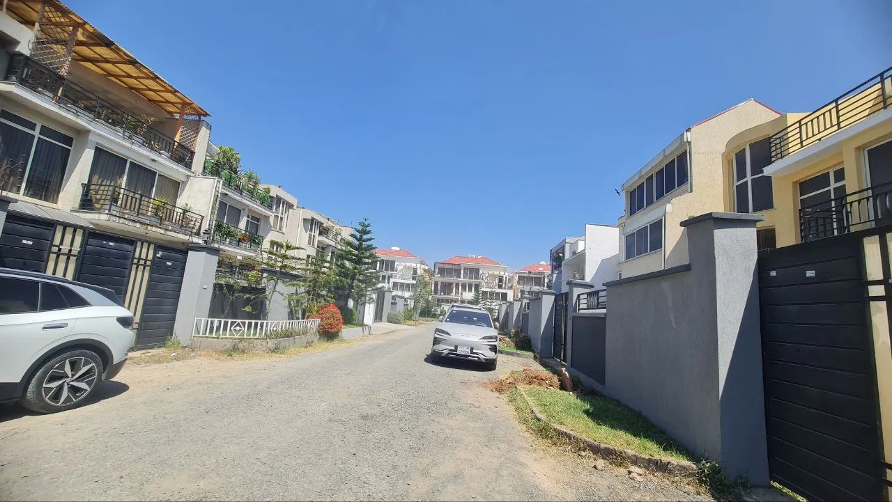 G+2 ባንክ ያለበት ቤት አያት – photo 4