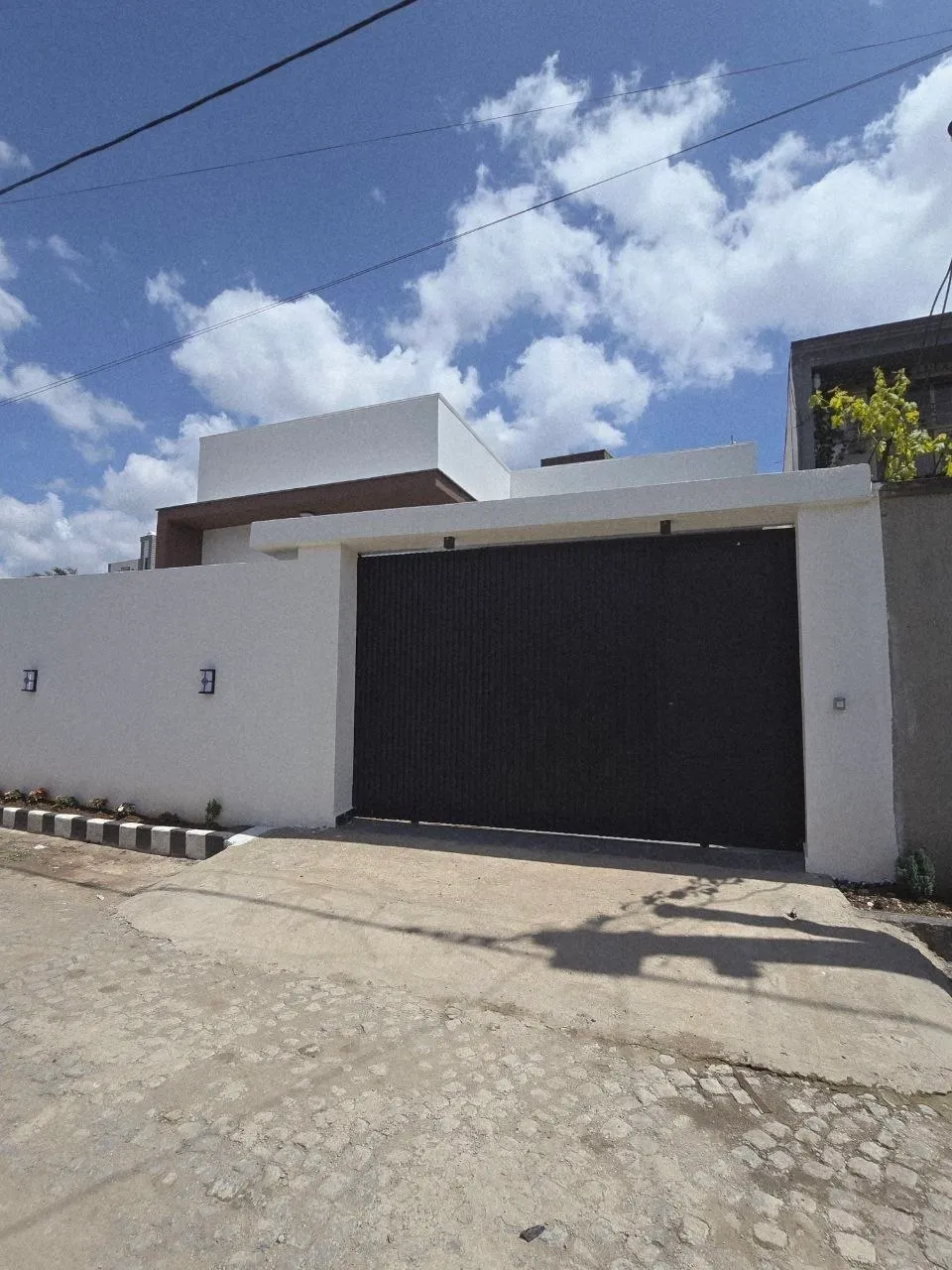 Modern Villa House 200 Sqm – photo 3