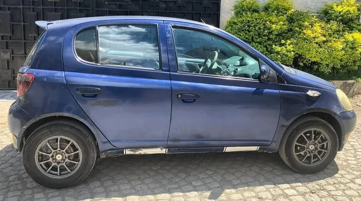 Toyota Vitz Yaris 1.0L Manual – photo 4