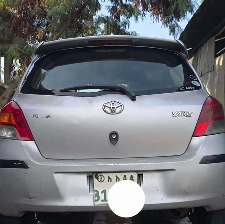 Toyota Yaris Compact 2010 – photo 4