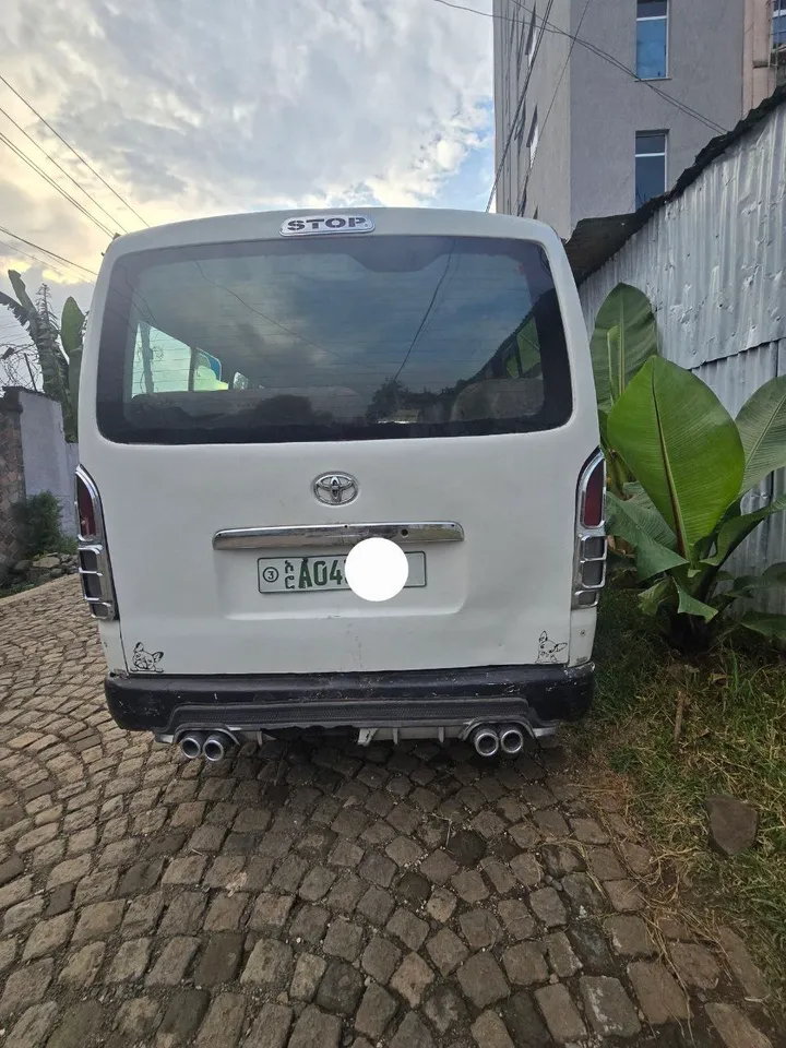 2010 Toyota Hiace Van – photo 6