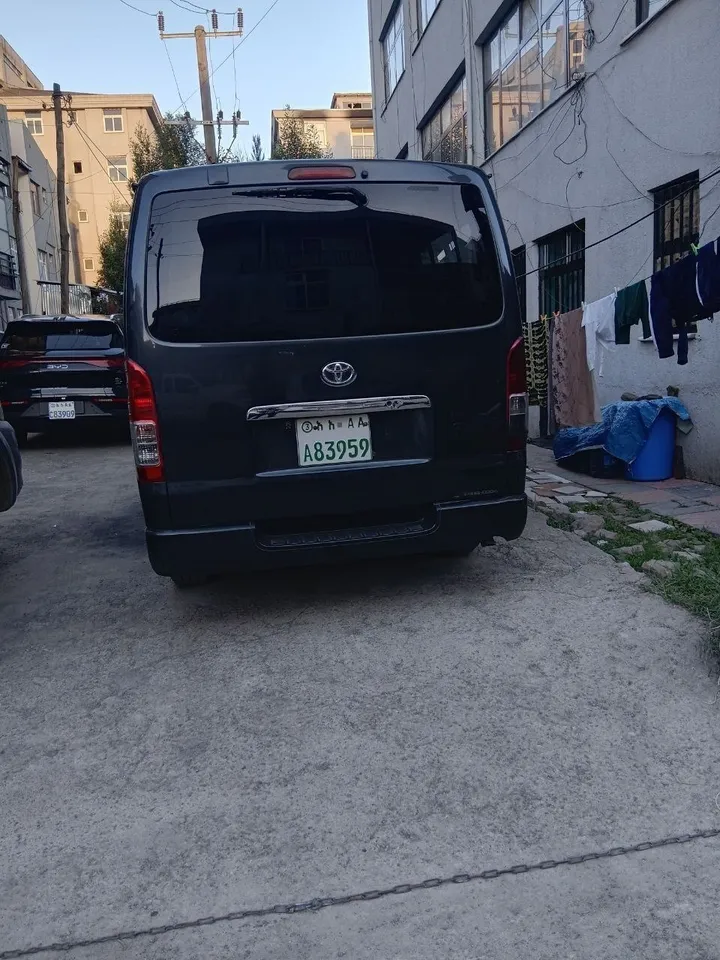 Toyota Hiace 2007 Automatic Van – photo 3