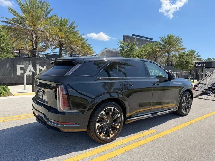 Cadillac Escalade 2026 Electric SUV – photo 3