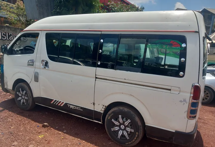Toyota Hiace Van 2008 Model – photo 3