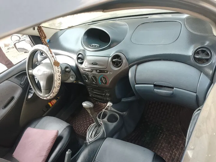 Toyota Vitz 2001 Automatic – photo 4