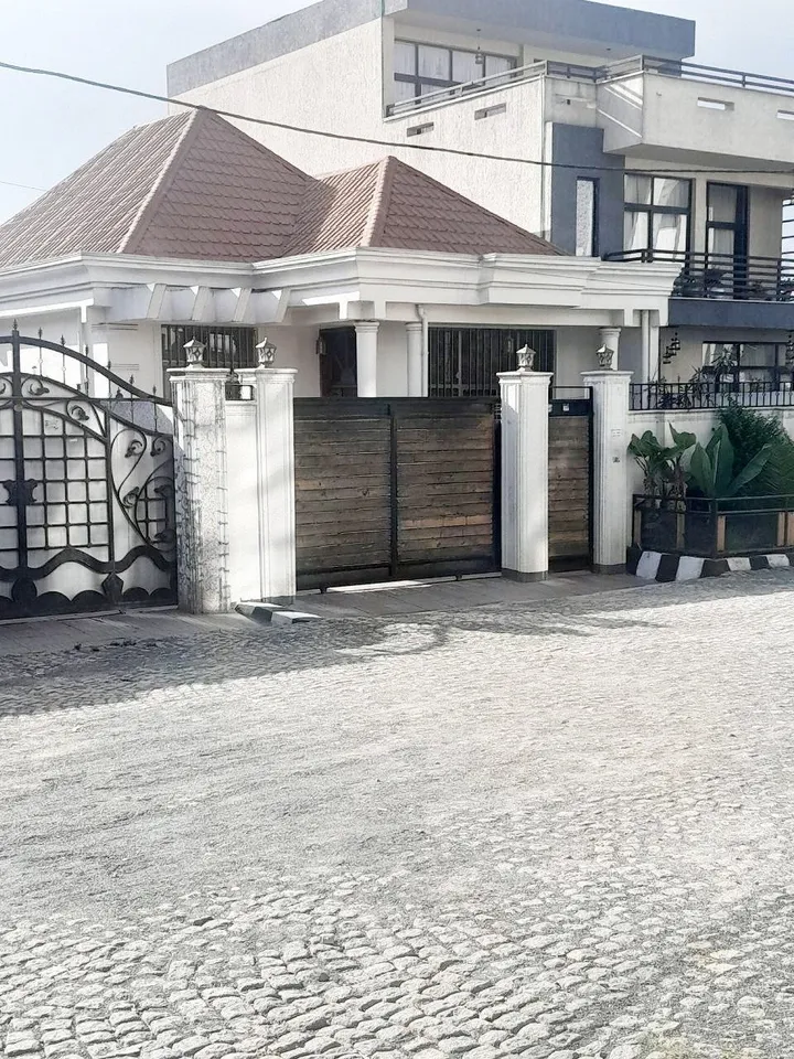 Modern 5-Bedroom Villa in Summit – photo 3